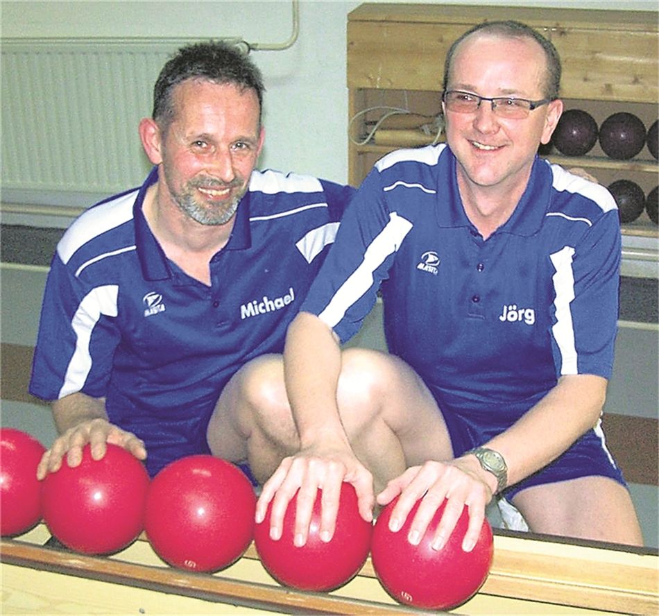 Die Radeberger Routiniers (von links): Teamchef Michael Gärtner und Jörg Bergmann. Sie führten ihr Sextett mit einem fantastisch gespieltem Finale wieder an die Spitze der Verbandsliga. Foto: Jochen Kassmann