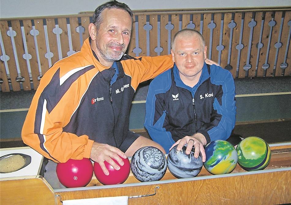 Die Radeberger Michael Gärtner (links) und Sven Kadur haben gegen die Ranglistenbesten des Spitzenreiters eine gute Partie gespielt.Foto: Jochen Kassmann 